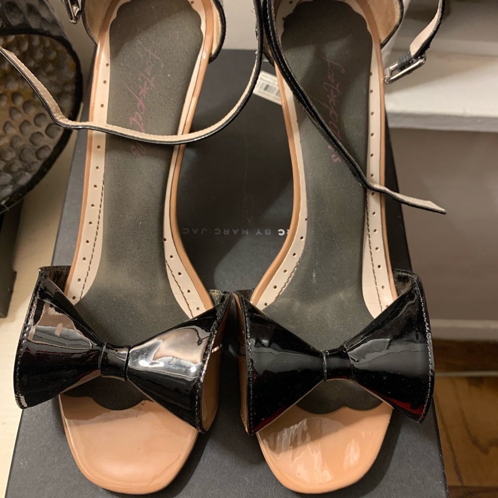 Marc by Marc Jacobs Black & Tan sandals